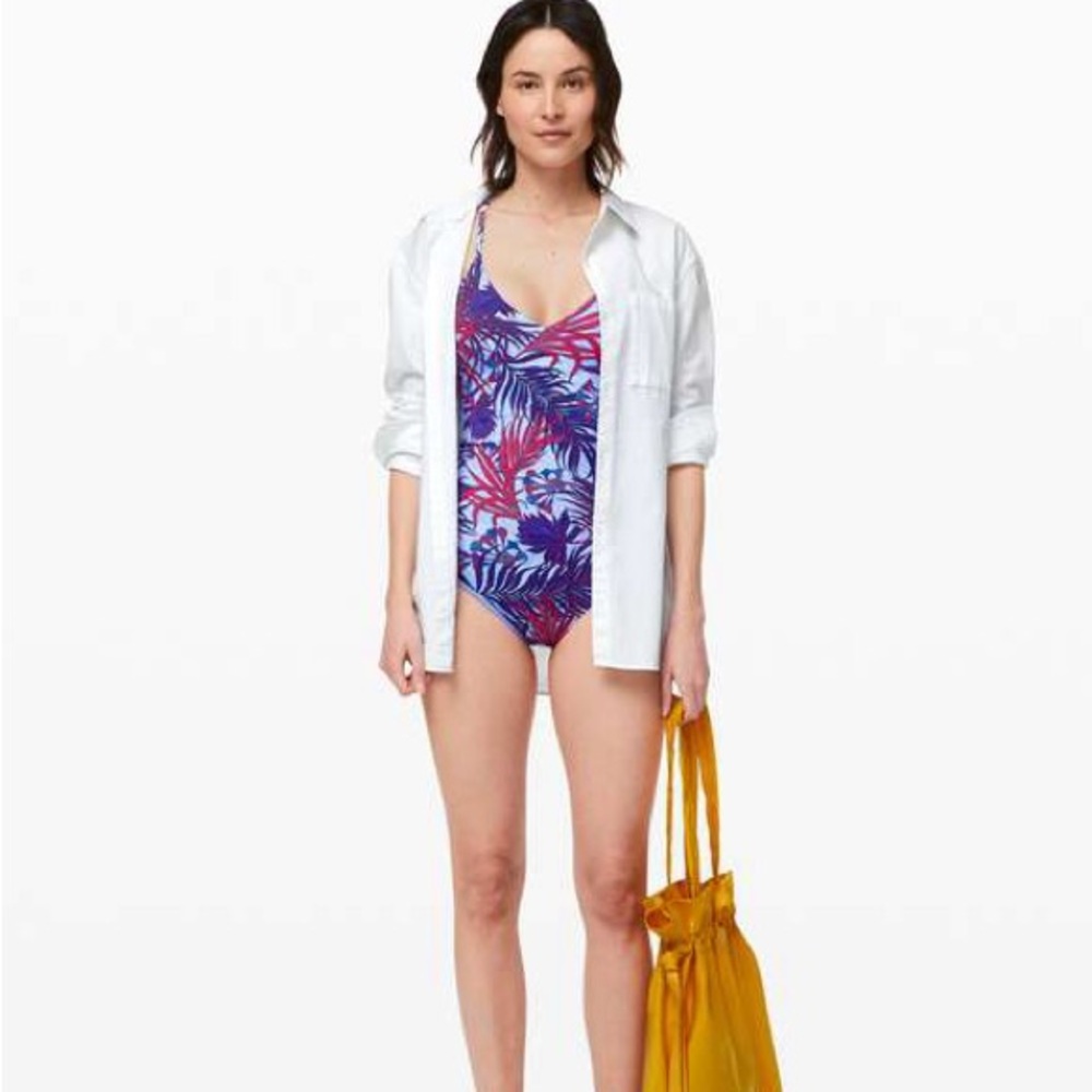 NEW Lululemon Weave The Waves One Piece
Mini Twisted Tropics Hydrangea Multi 4